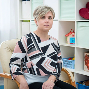 Усманова Татьяна Владимировна - логопед-дефектолог проводит занятия с нейропортом в "Здоровом ребенке"