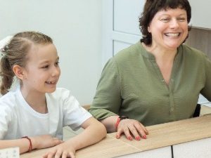 В центре «Здоровый ребенок» на ул. Загоровского, д. 13/1 ведут прием логопеды, дефектологи и нейропсихологи. 